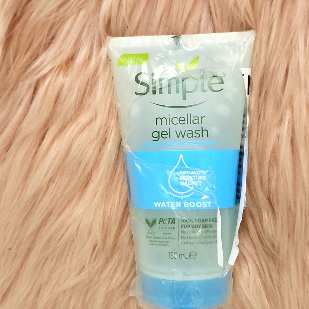Brand New SIMPLE MICELLAR WATER BOOST FACIAL GEL WASH